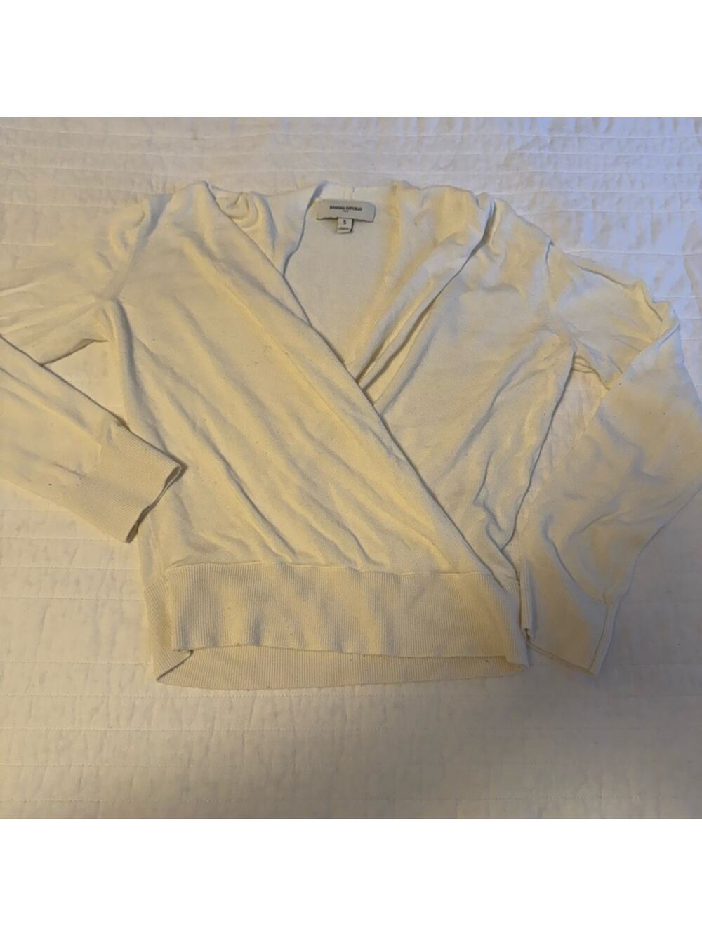 Banana Republic Women's V-Neck Cream Sweater